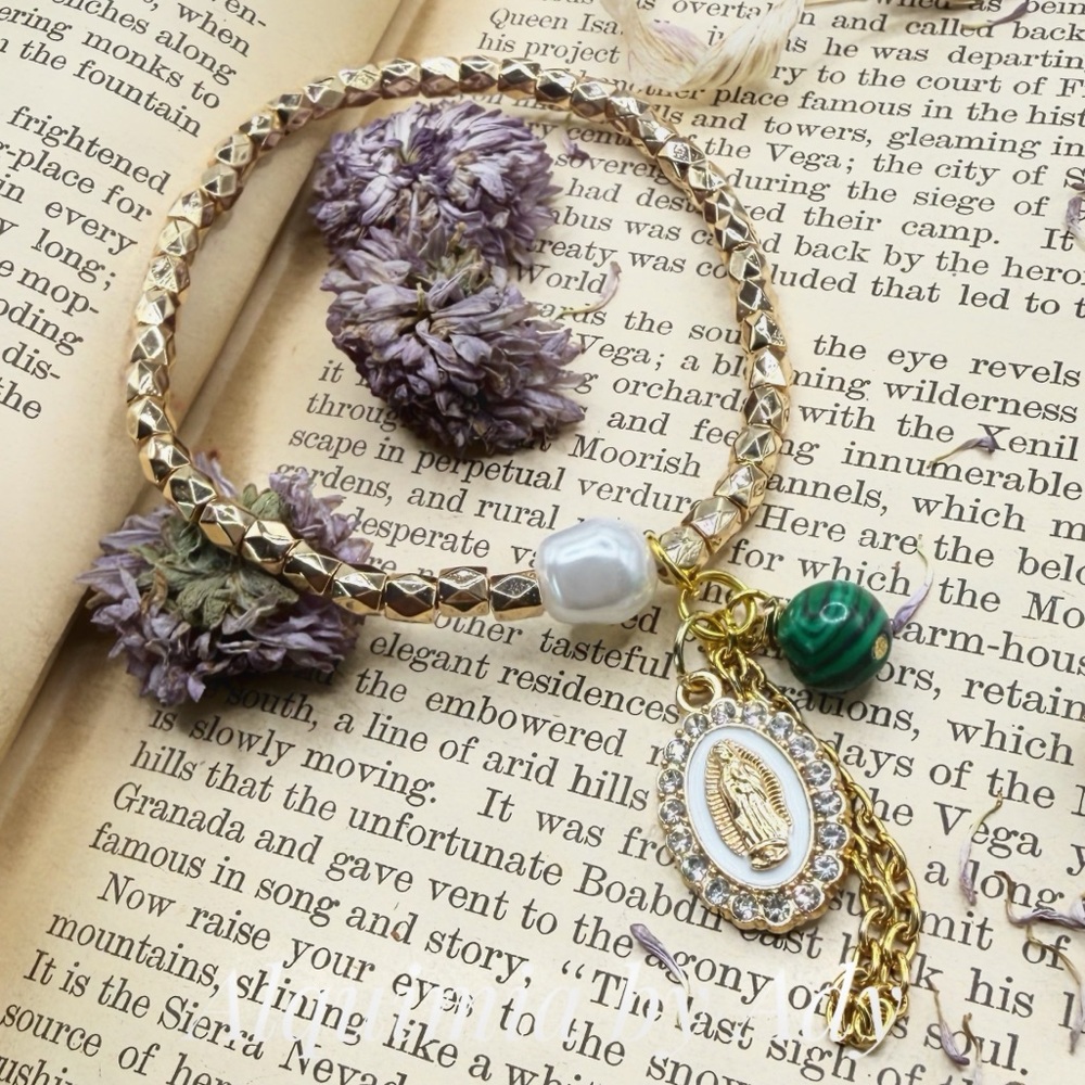 Alquimia Gold Bracelet with Green and White Accents